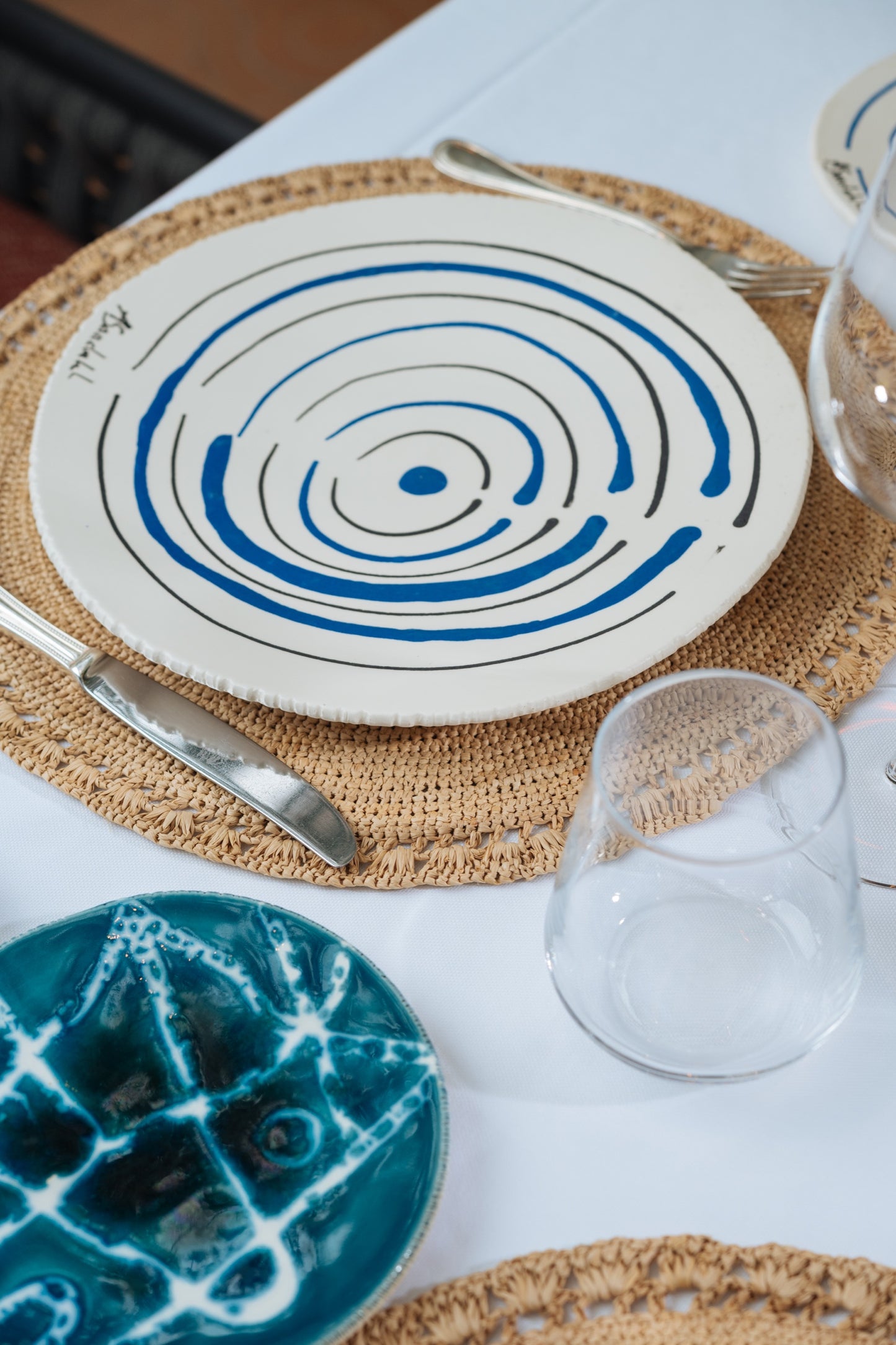 Assiette décorative en céramique