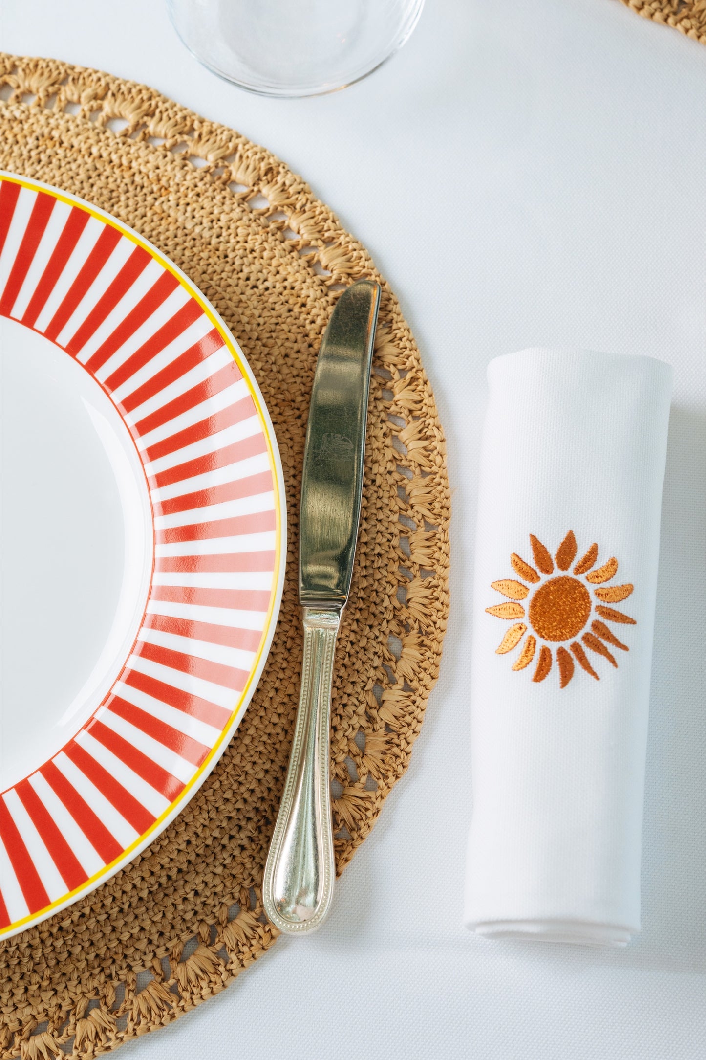 Assiette plate en porcelaine